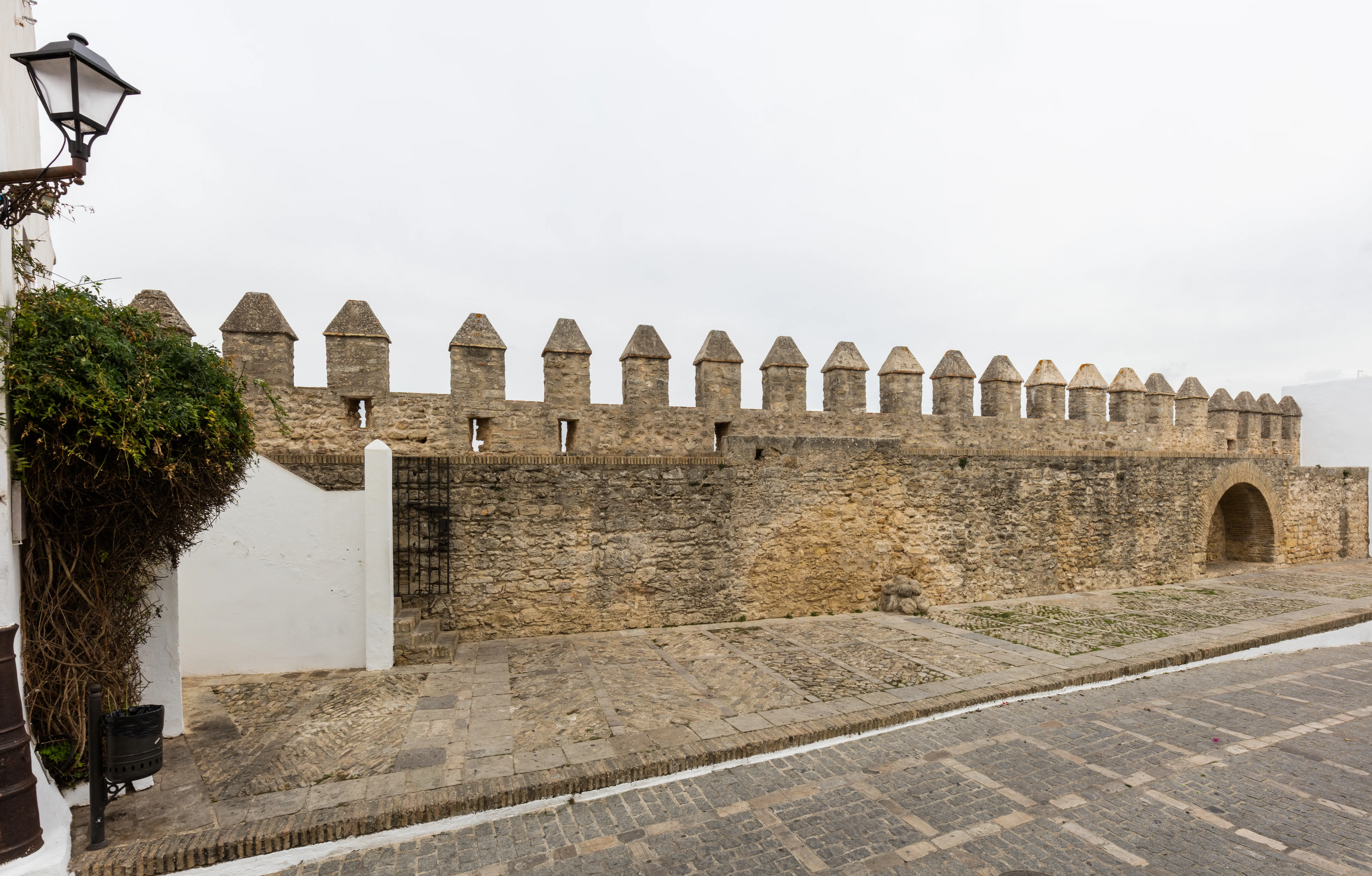 Murallas medievales de Vejer de la Frontera, testigo de batallas y conquistas históricas